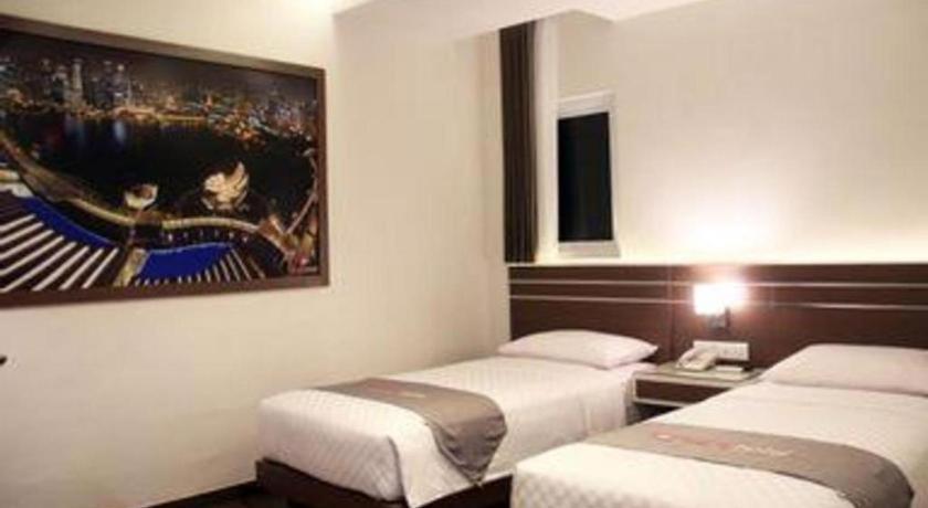 Neotel Hotel City Centre Tanjung Redep Exterior photo